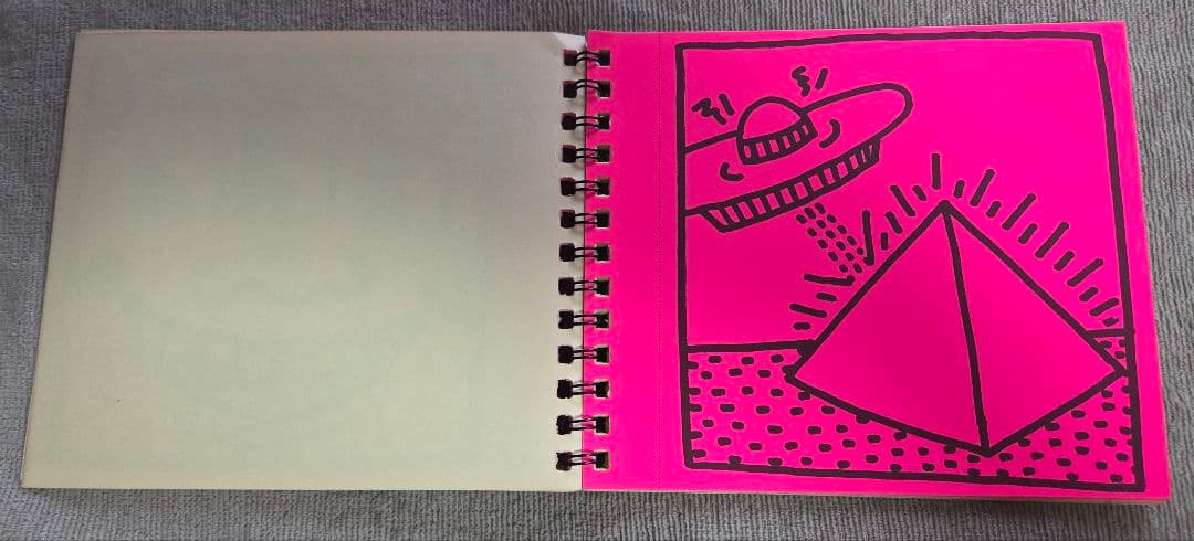 希少カタログ1983 Keith Haring 12-STICKER - メルカリ