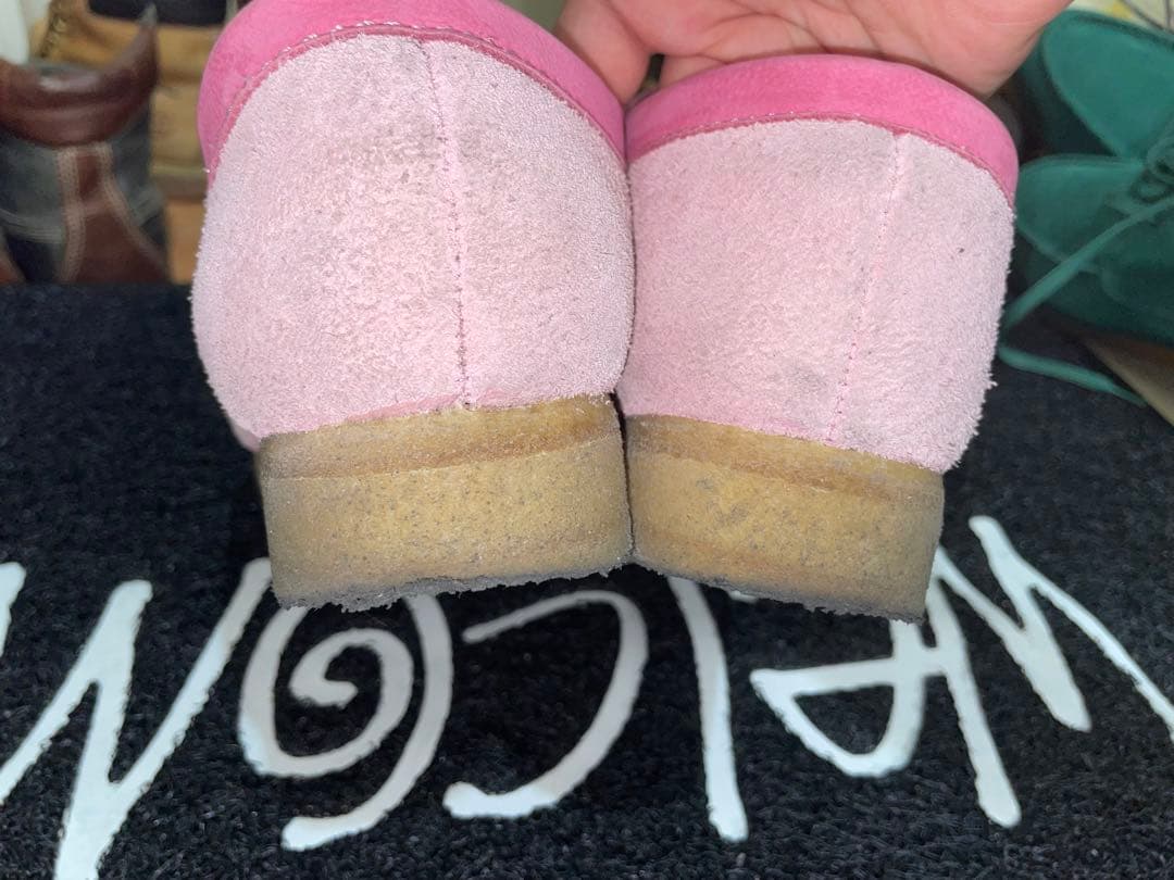 クラークス x リーバイス ワラビー ピンクコンビ - メルカリ