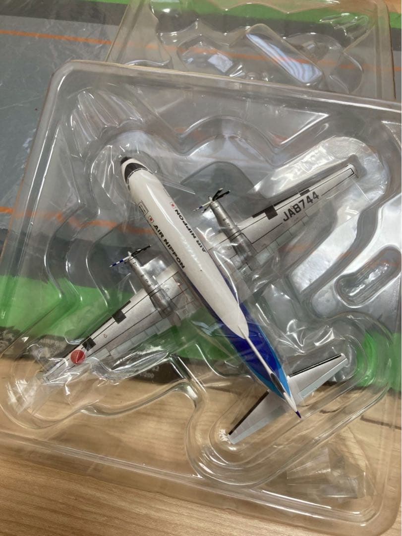 モデルプレーン1/200 YS-11A ANA(ANKエアーニッポン） - メルカリ