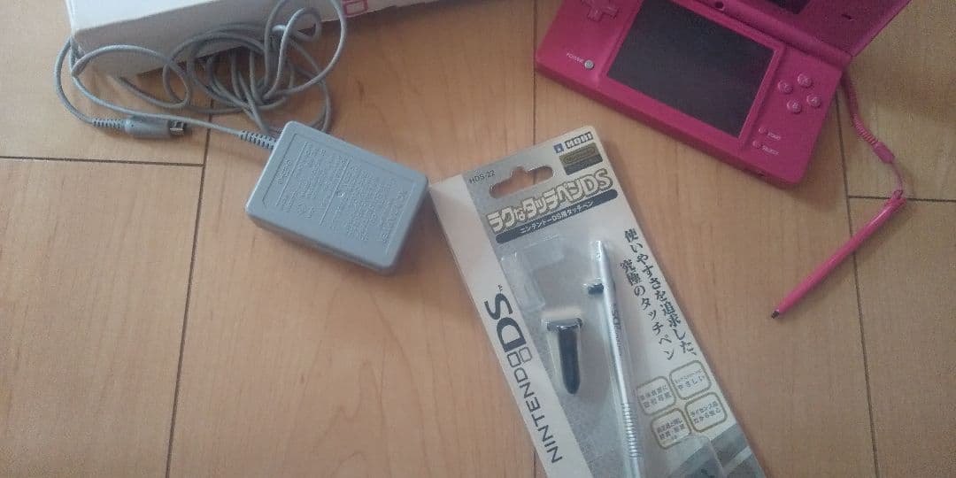 NintendoDSi箱付き新品同様美品☆箱付き☆初期設定済み！