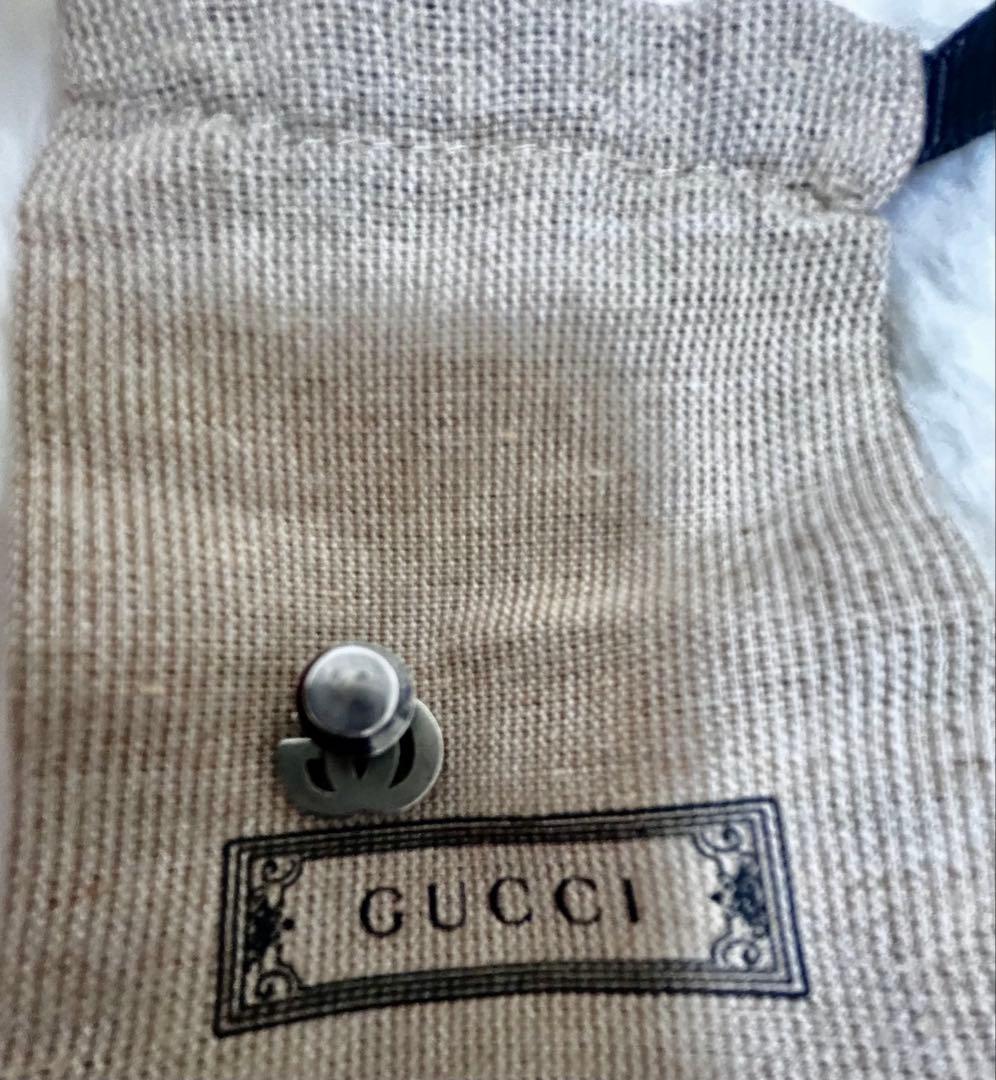 新品同様 GUCCI ダブルGロゴ ピンブローチの通販はau PAY マーケット