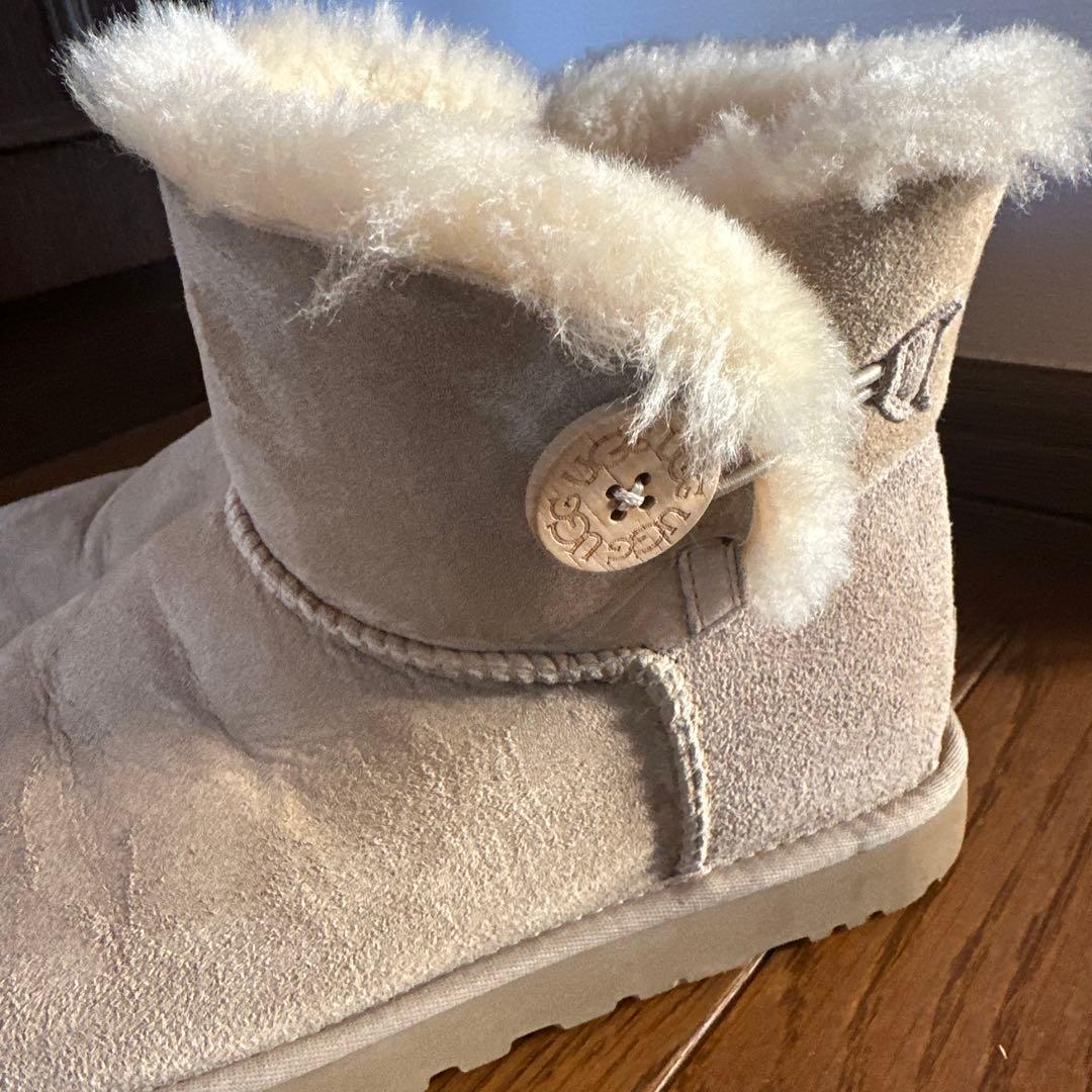 美品 UGG アグ ムートンブーツ ミニベイリーボタン US9 26.0cm