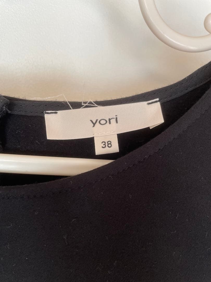 ぬくぬくティアードフリルブラウス 38 ブラック 数回着用 - メルカリ