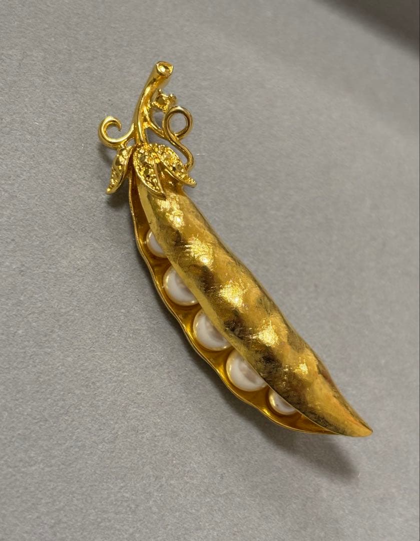 トリファリ Trifari えんどう豆 ヴィンテージ ブローチ - メルカリ