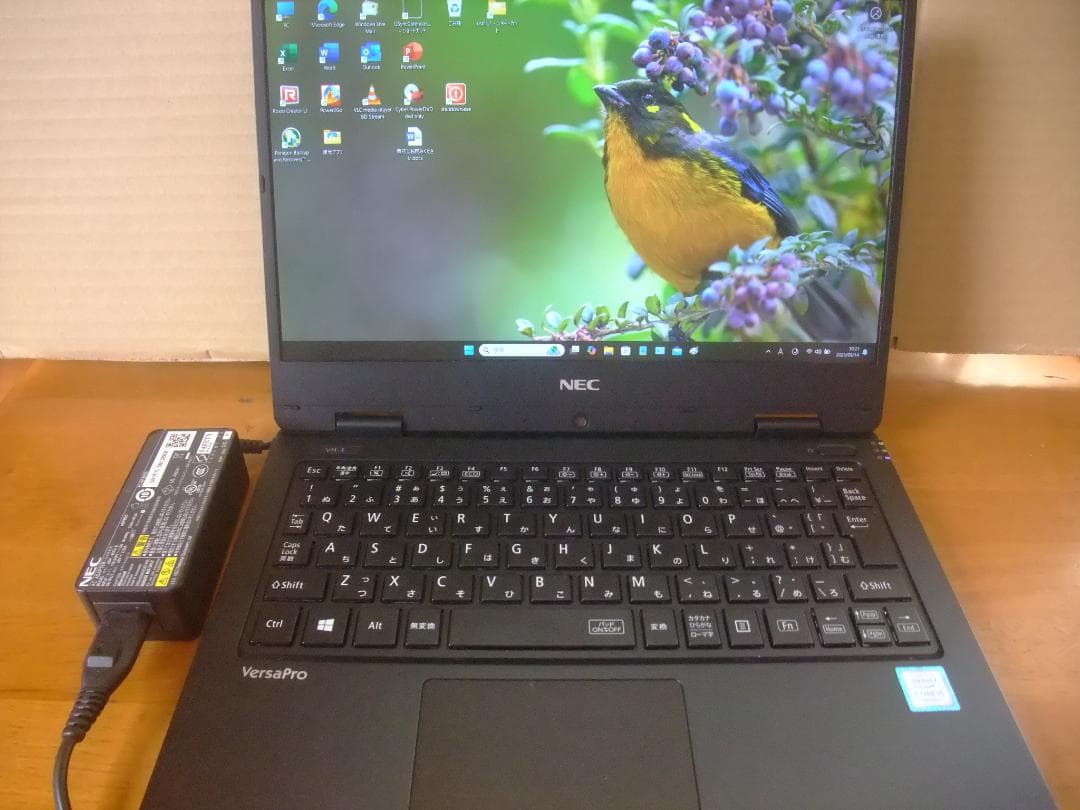 爆速SSD512GB VKT12H i5 W11 4GB Office 即使用 VersaPro 【中古パソコン 送料無料】NEC UltraLite VKT12/H-3 ノート