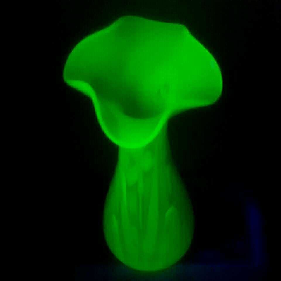 瀬戸内 様専用です 大きな 手吹き ウラン ガラス フラワーベース