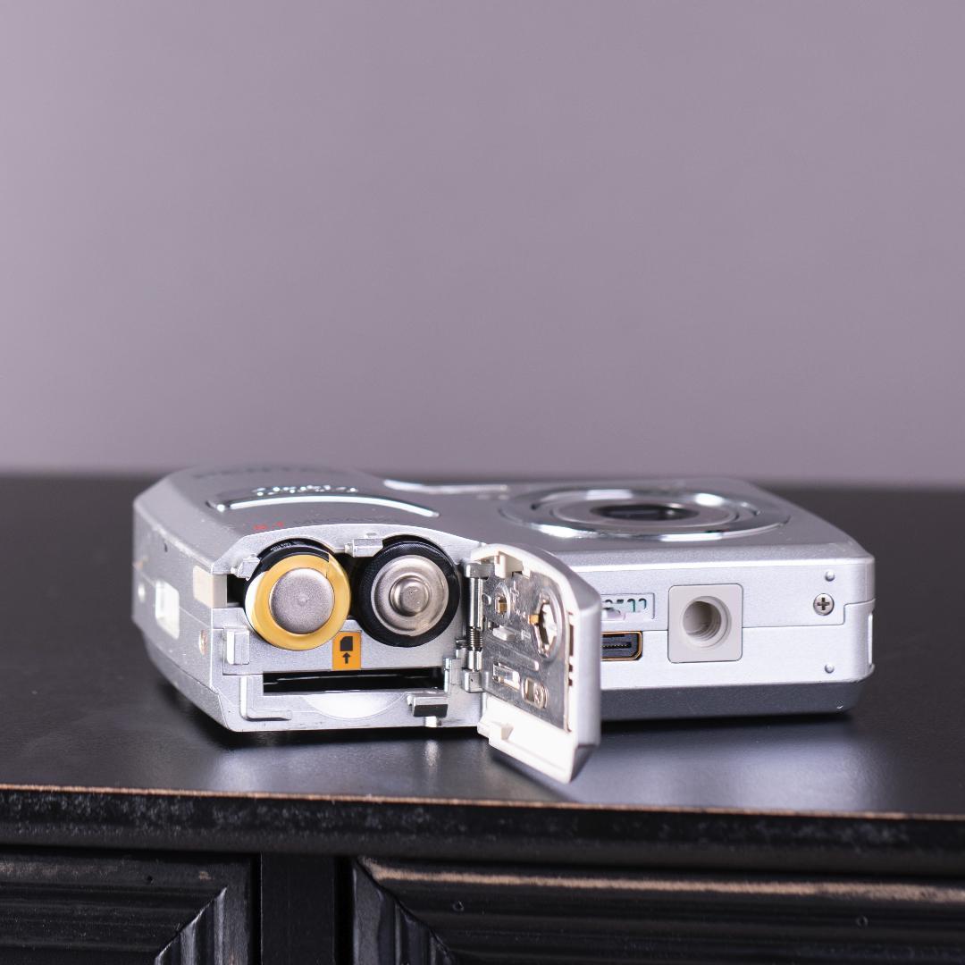 スマホ転送】単三電池で動く！PENTAX optio E40 コンデジ - メルカリ