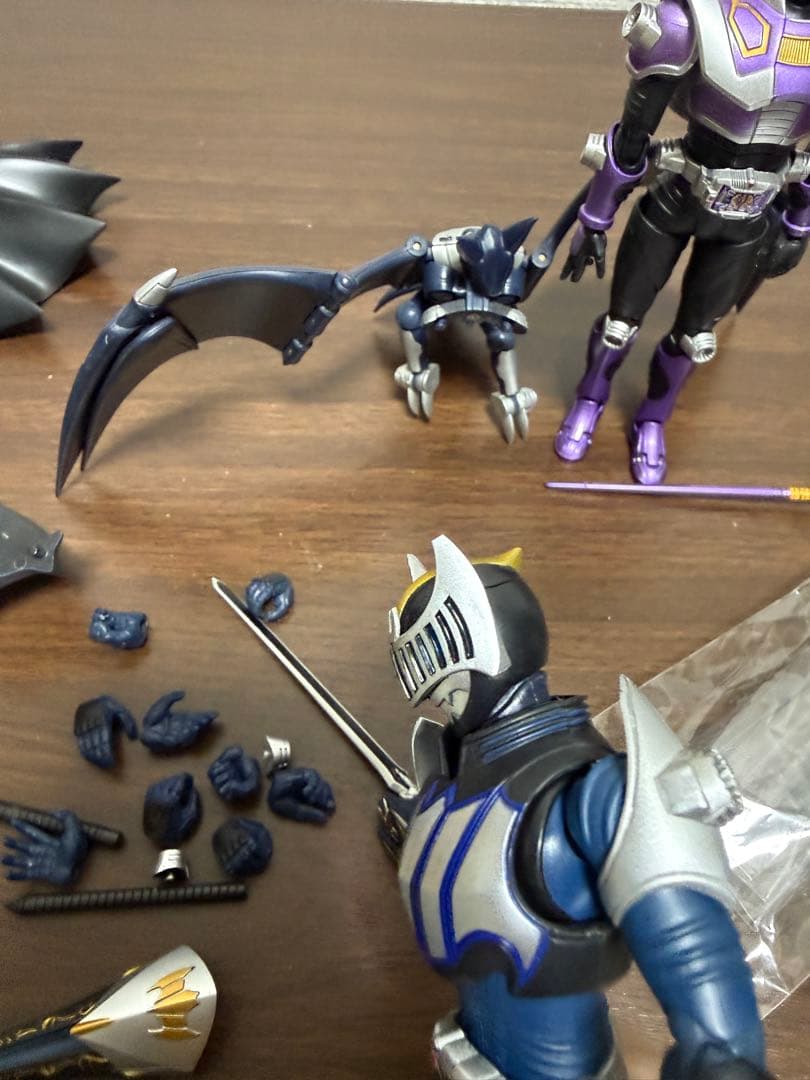 S.H.Figuarts 仮面ライダー王蛇&ナイト 2種セット