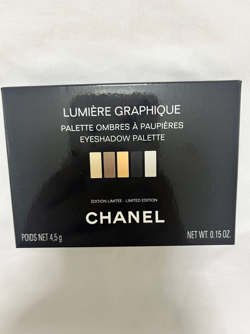 CHANEL アイシャドウパレット　新品未使用 ツイードに心躍る！ シャネルのアイシャドウパレット。【手のひらの