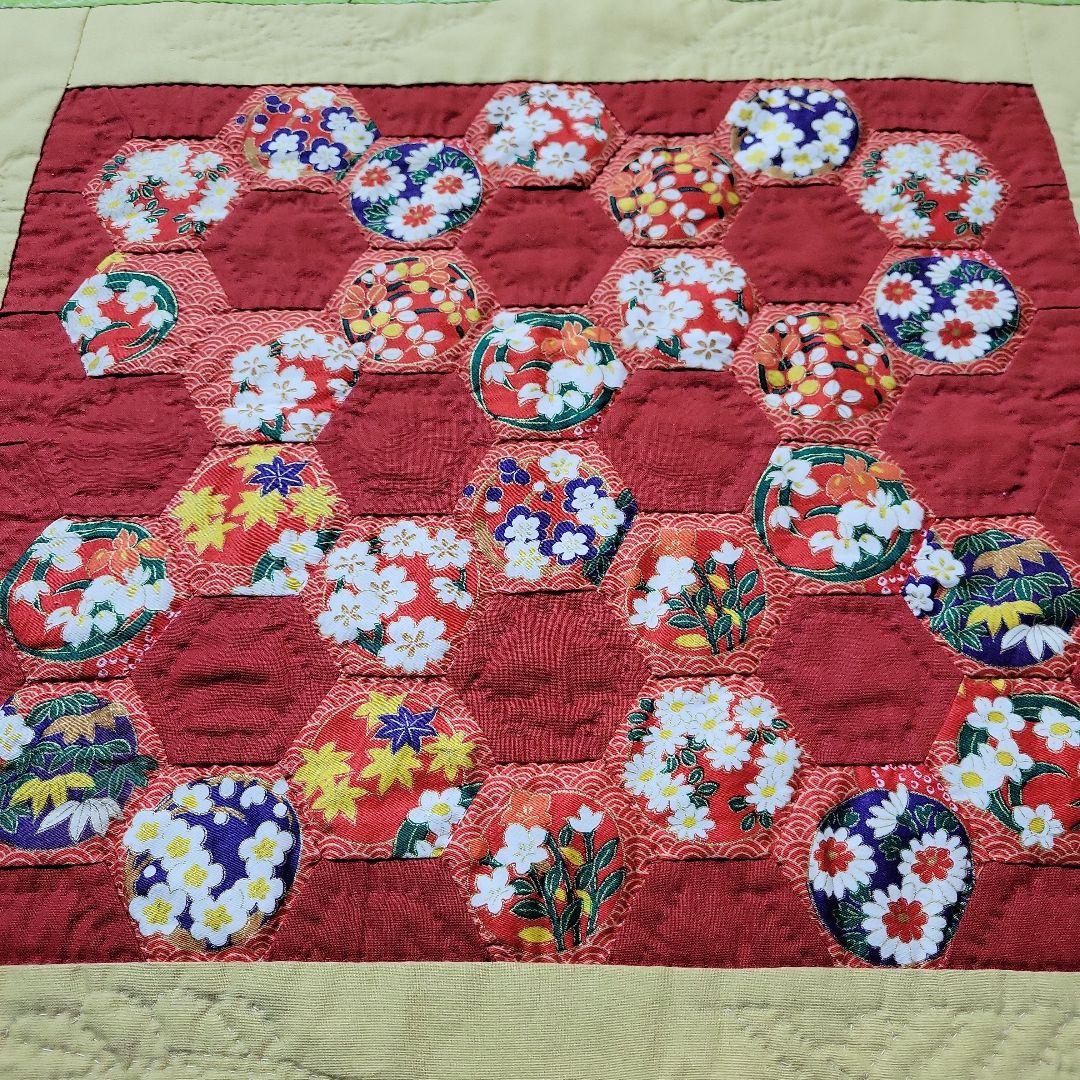 パッチワーク ヘキサゴン四季の花タペストリー - メルカリ