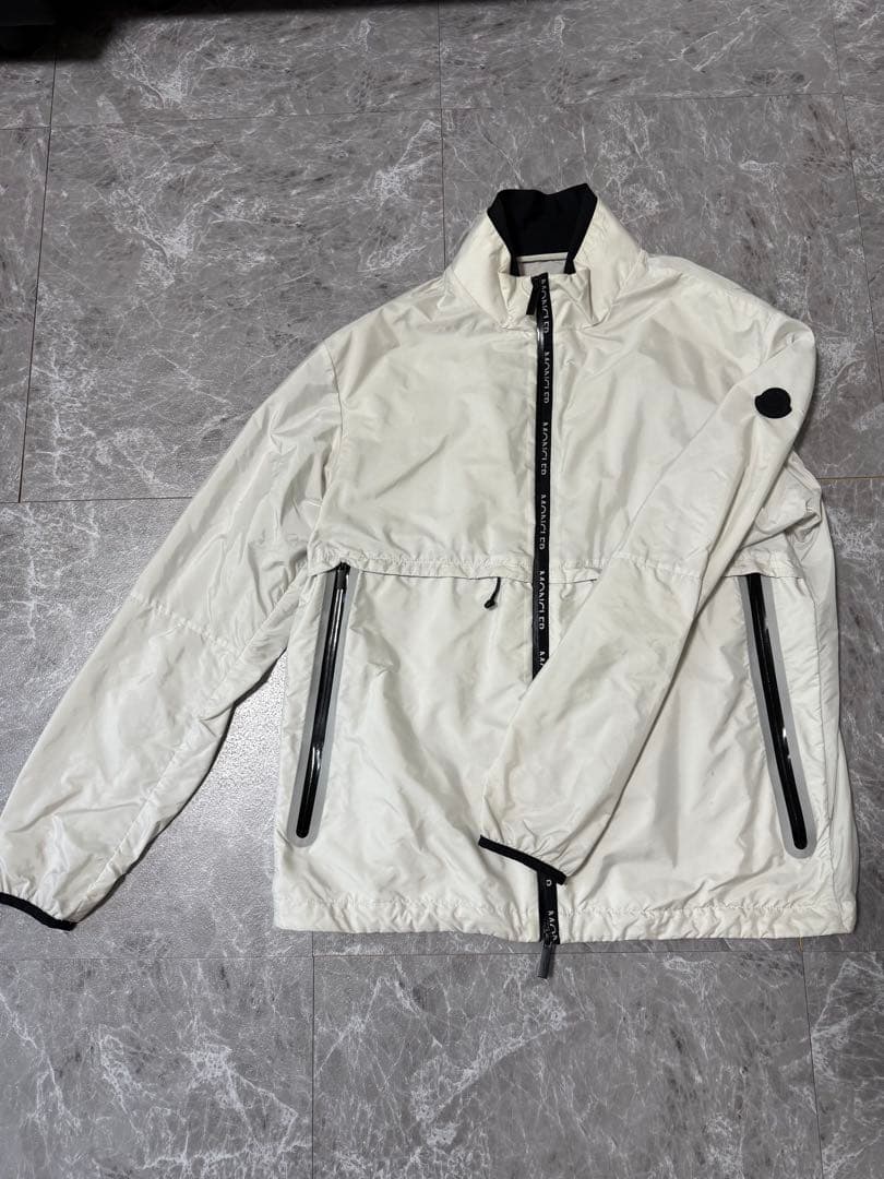 モンクレール ホワイトナイロンジャケット MONCLER（モンクレール） メンズ ナイロンジャケット CARLESジャケット