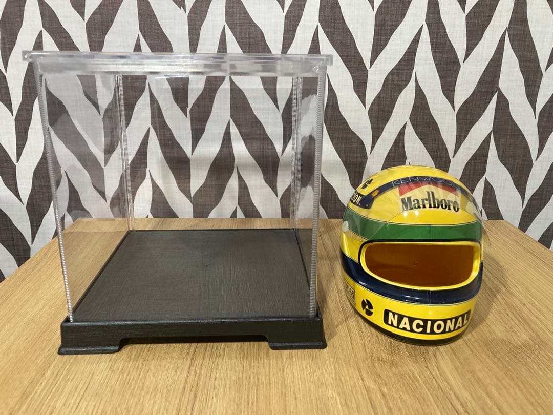 ケース付き アイルトン・セナ 陶器製ヘルメット置物 灰皿