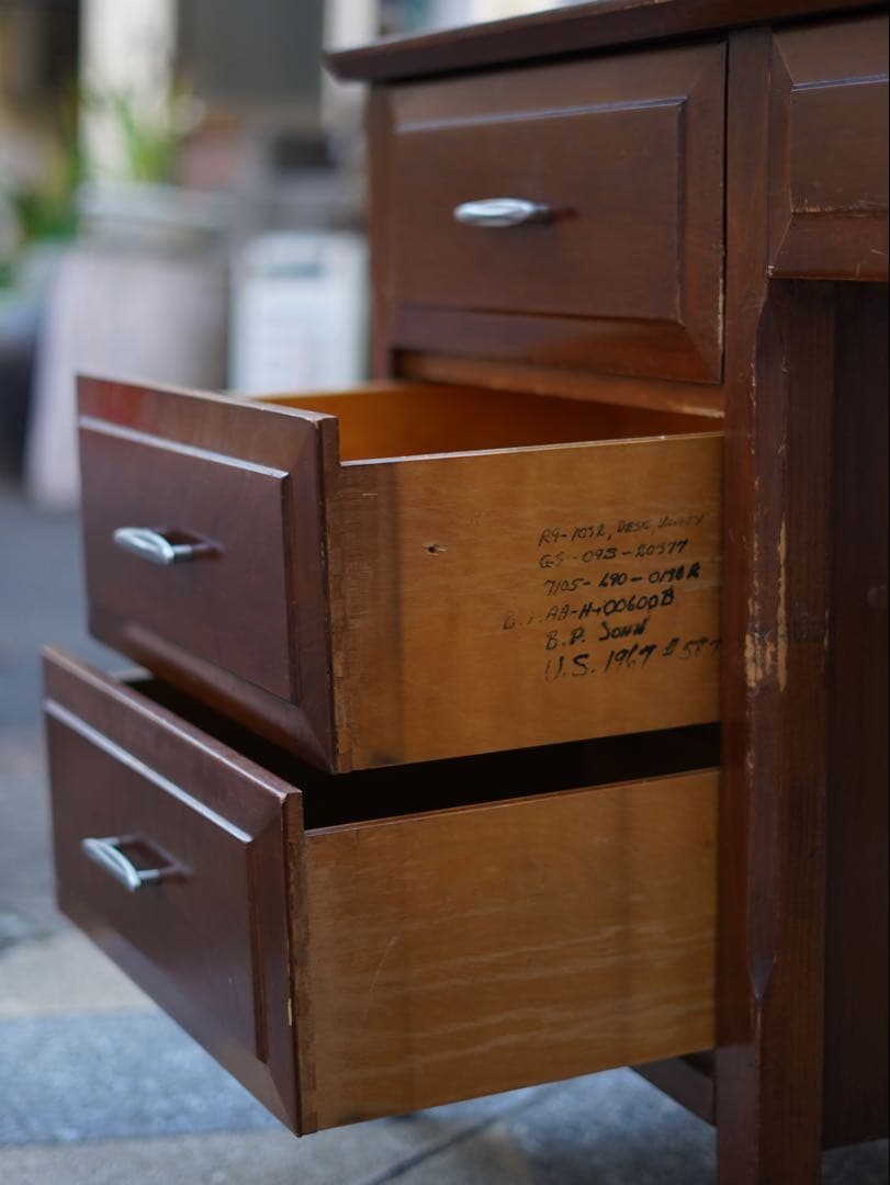 B.P.John Furniture vintage 片袖デスク　1967年製