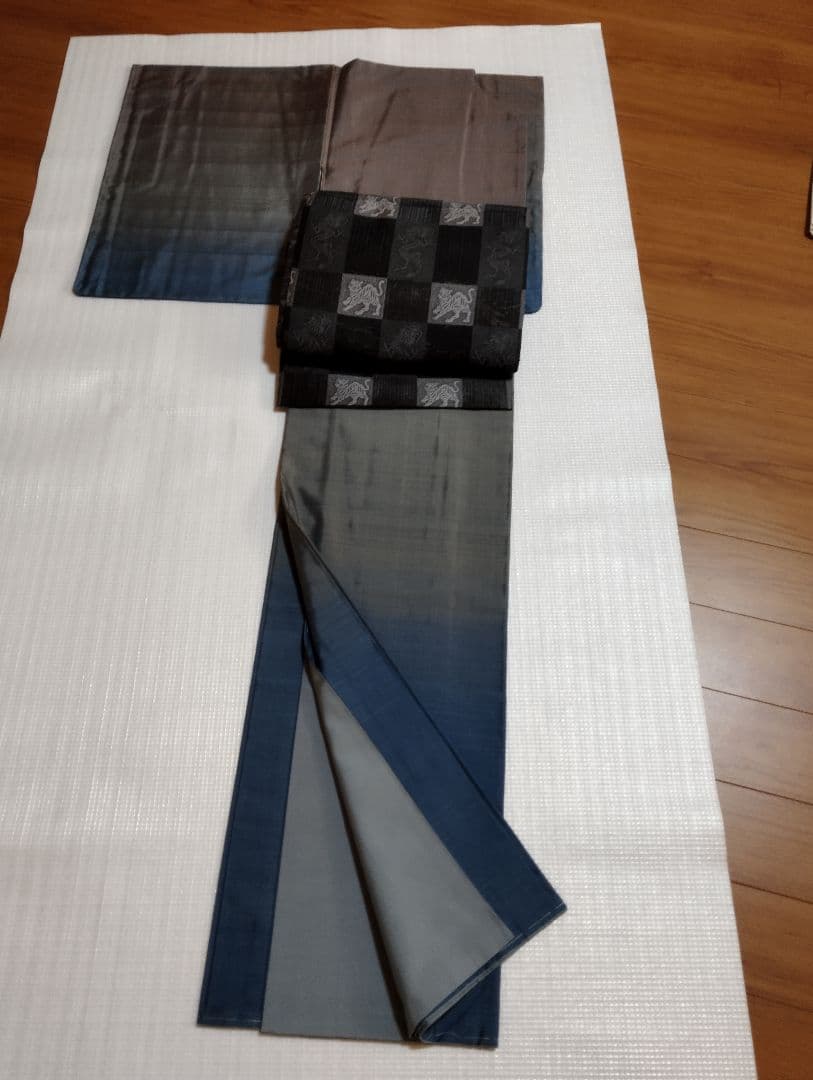 大島紬　未使用しつけ付き　織柄グラデーション 大島紬 未使用しつけ付き 織柄グラデーション