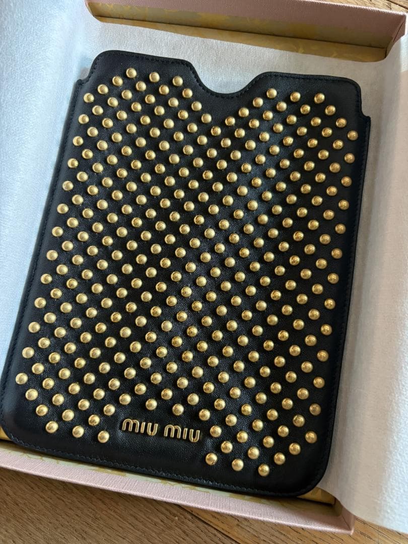 新品　MIU MIU iPadレザーケース 楽天市場】ipad ケース（ブランドミュウミュウ）（バッグ・小物