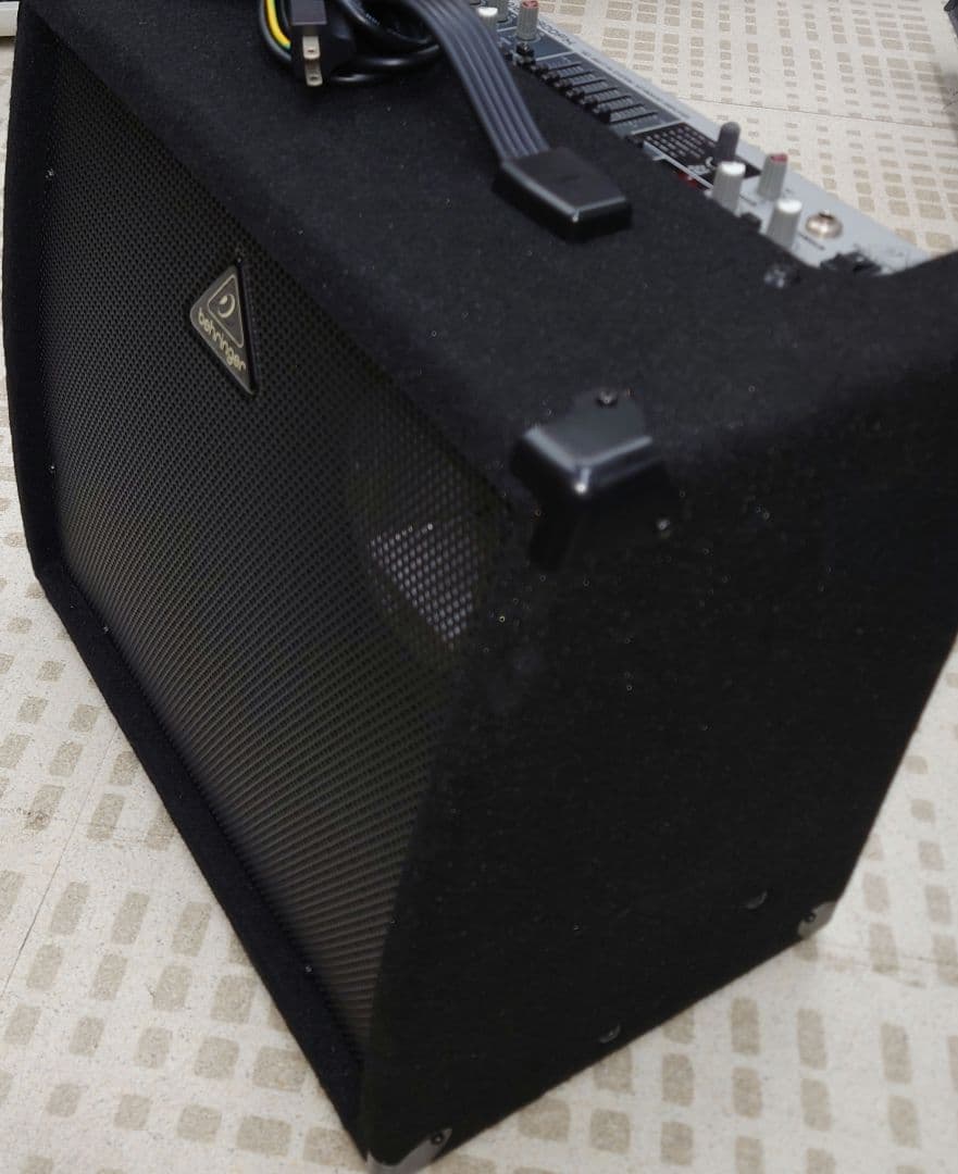 ☆BEHRINGER ULTRATONE K1800FXキーボードアンプ