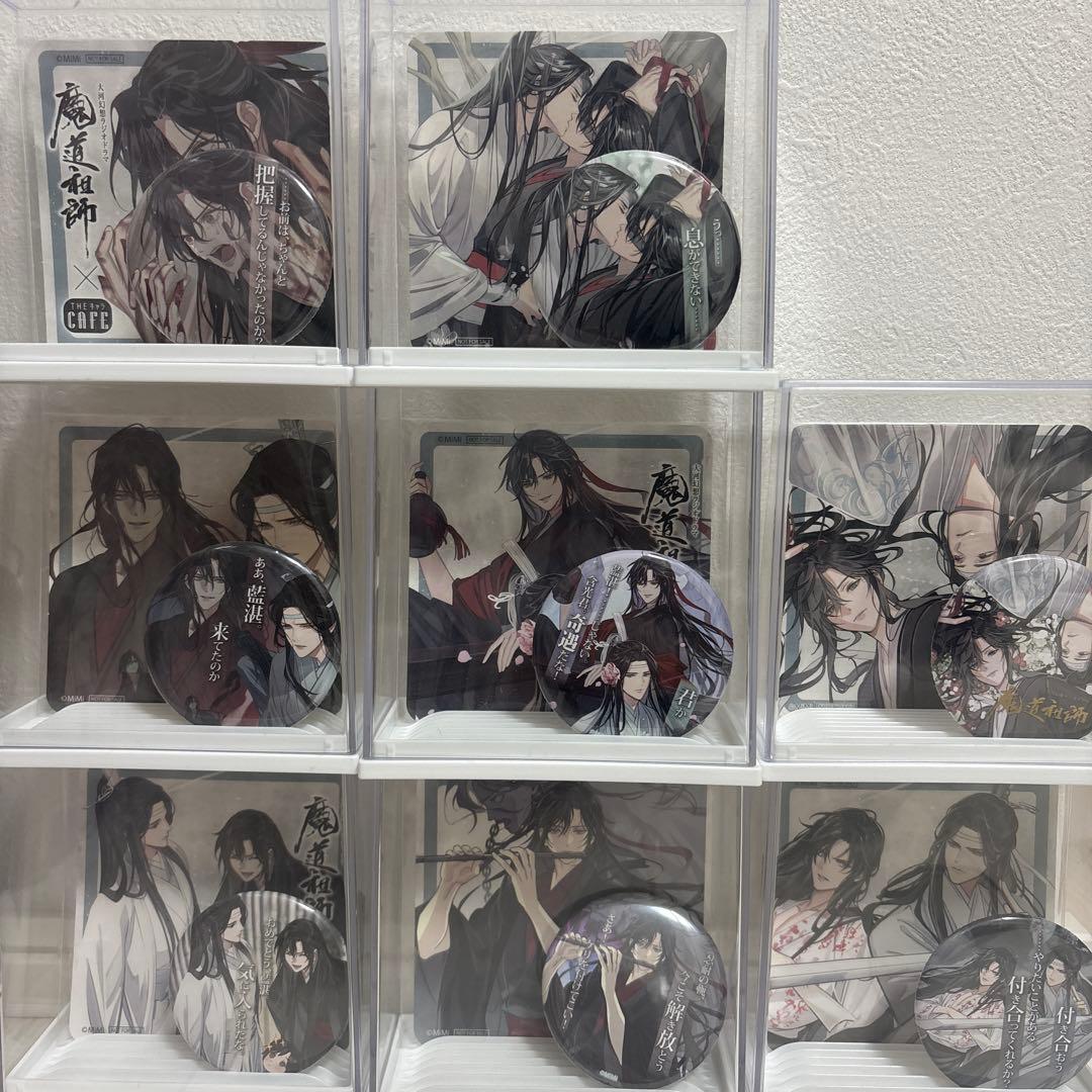 魔道祖師 コースター 缶バッジ カフェ 漫画『魔道祖師』×COLLABOCAFEHONPO BLANC 2025 ランダム販売マット缶