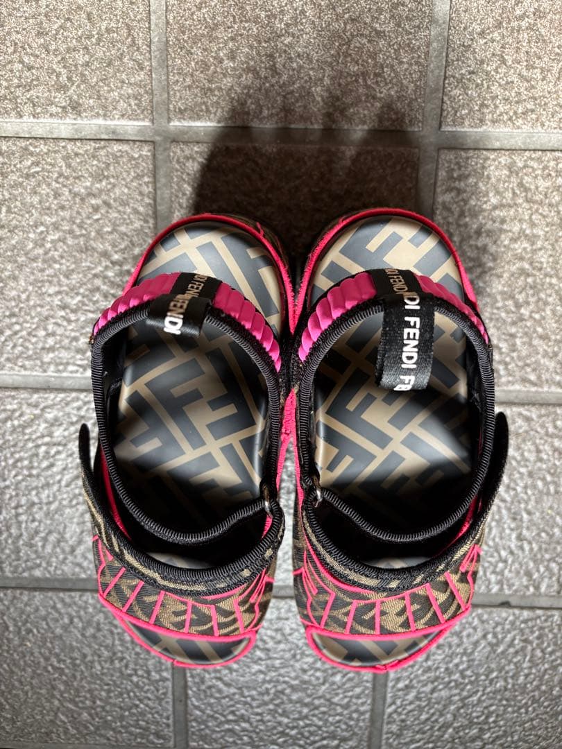 FENDI ブラックピンク サンダル 厚底 - メルカリ