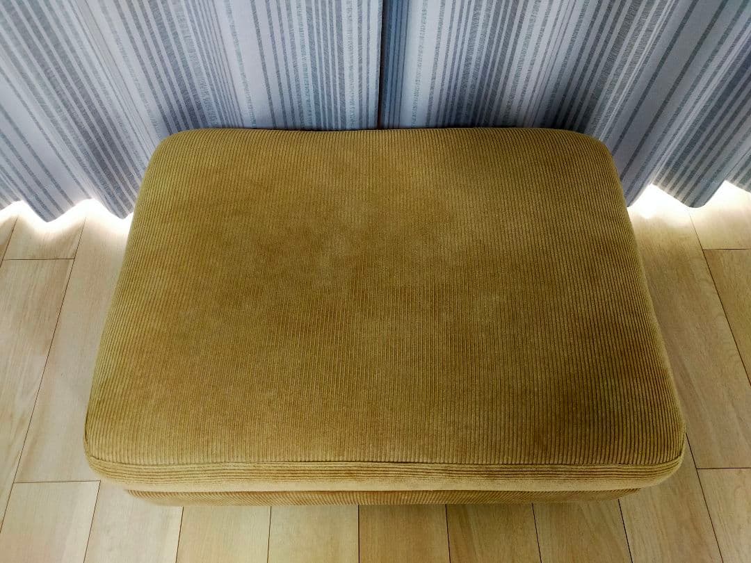 unico GREIGグレイグ　オットマン unico(ウニコ)のGREIG(グレイグ)オットマンです。コーデュロイ生地を