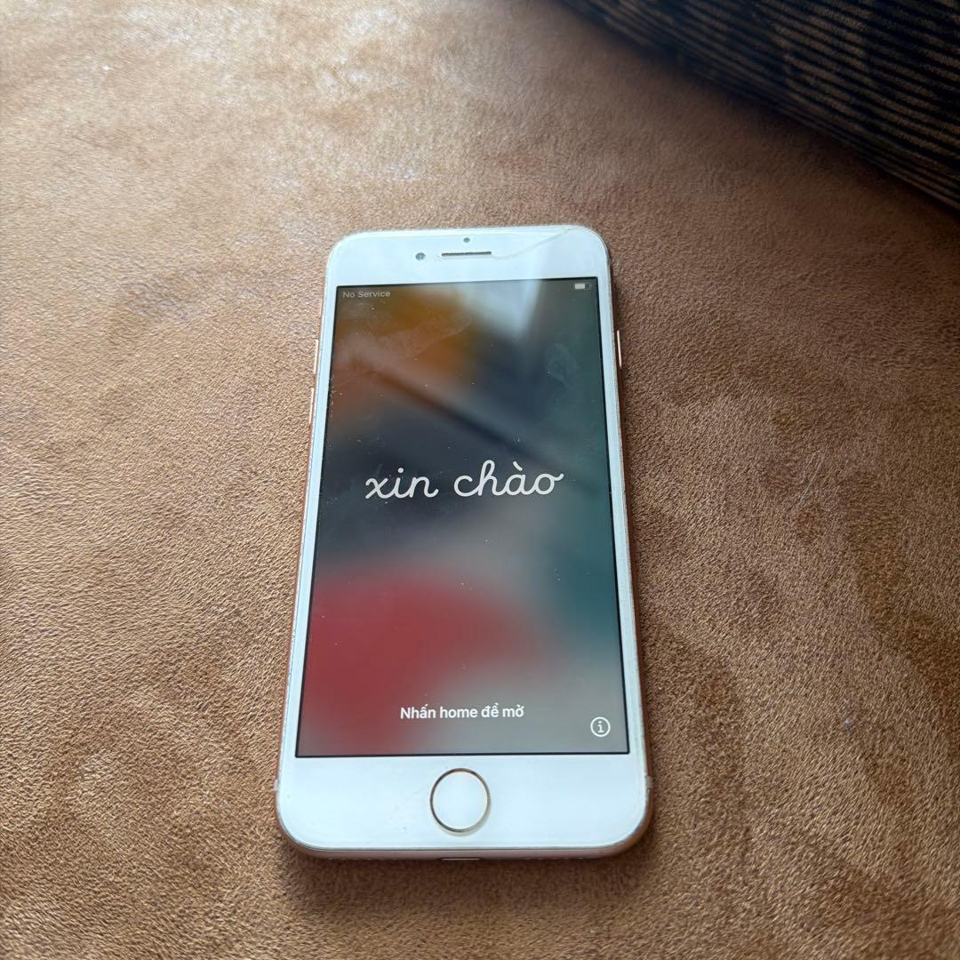 iPhone 8 ホワイト 背面ひび割れあり - メルカリ