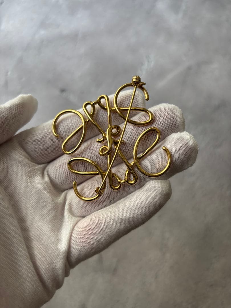 ロエベ LOEWE アナグラムロゴマルチカラーブローチ - メルカリ