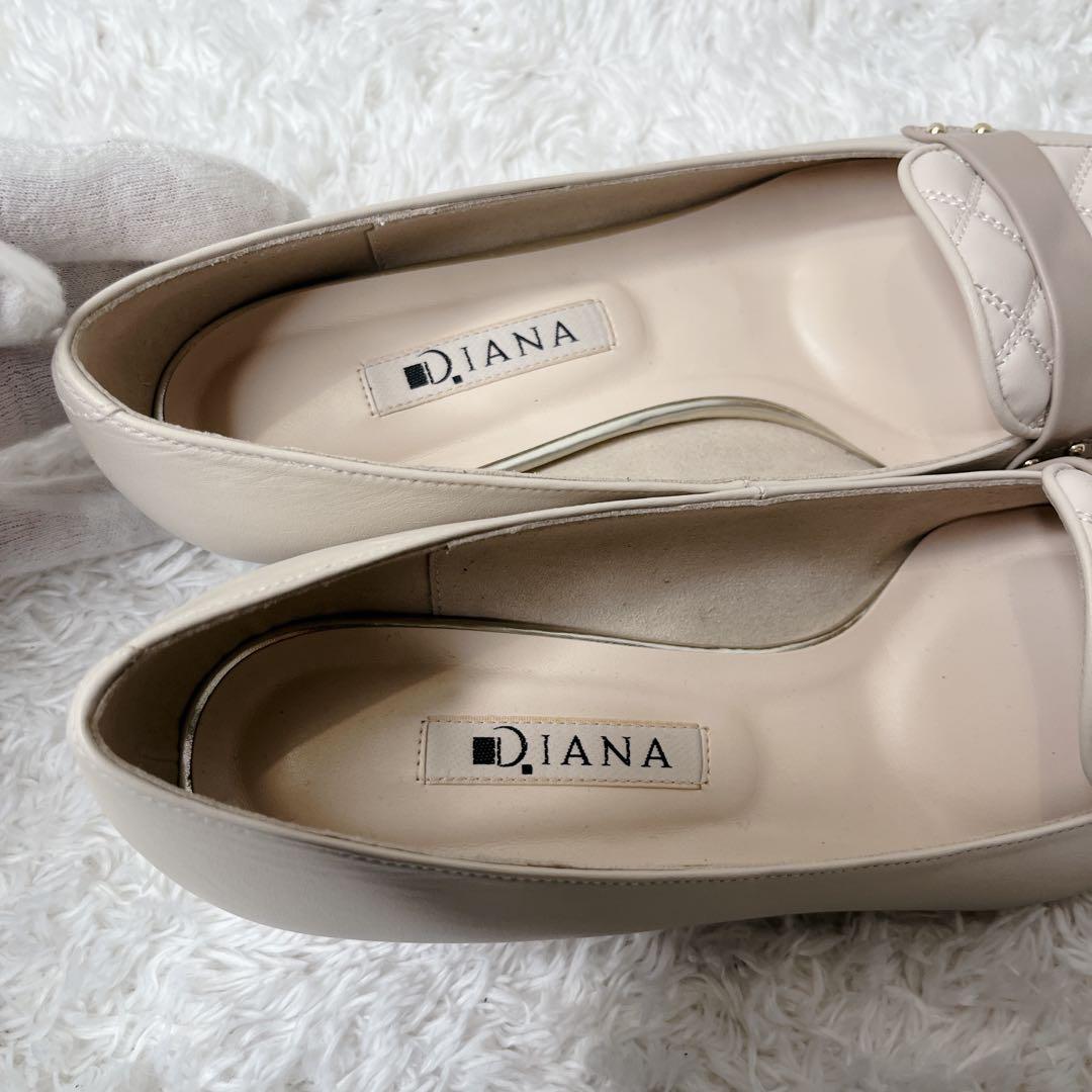 美品 ダイアナ キルティング べージュ パンプス 23 1/2 ローヒール