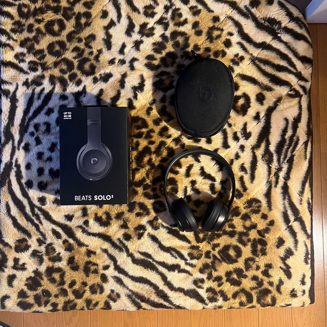 BEATS SOLO3ブラック ワイヤレスヘッドホン Amazon.com: Beats Solo3 Wireless On-Ear Headphones - Apple W1