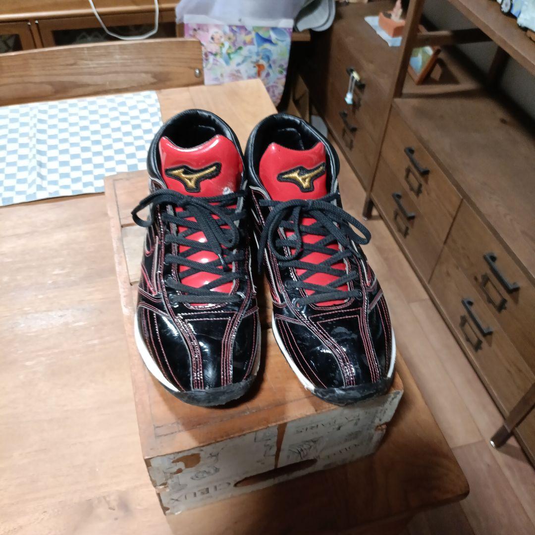28cmミズノプロ 野球アップシューズ 黒/赤 トレーニングシューズ