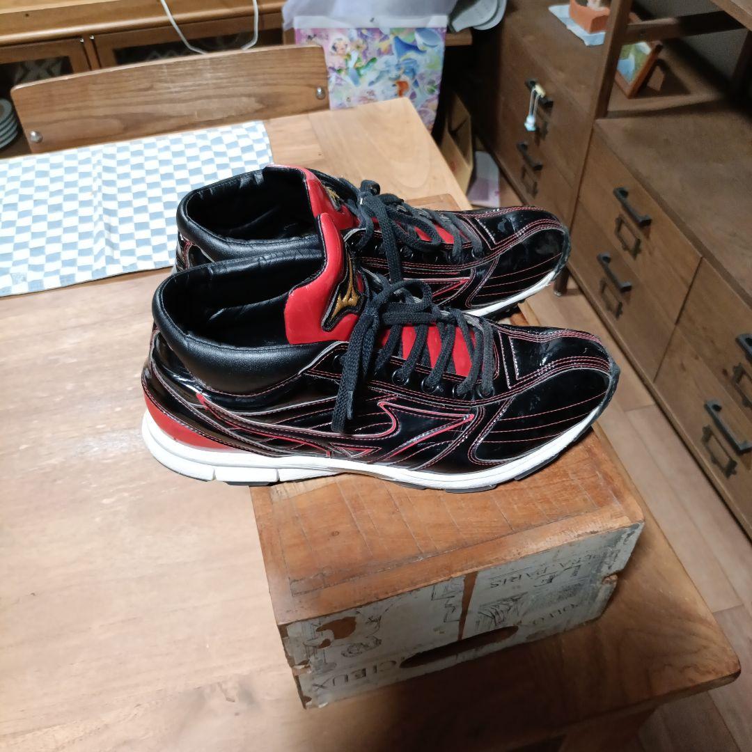 28cmミズノプロ 野球アップシューズ 黒/赤 トレーニングシューズ