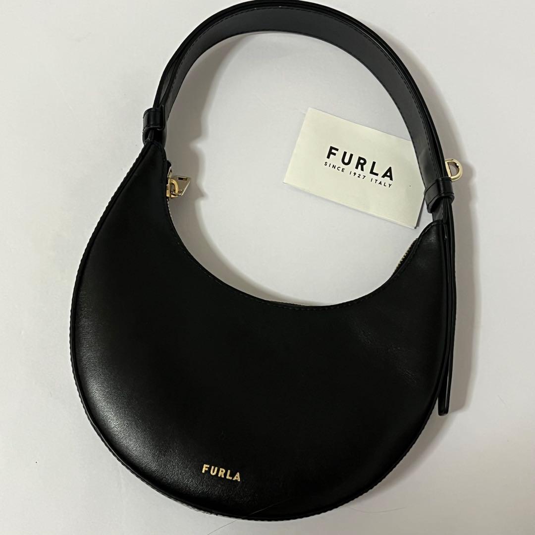 極美品✨現行モデル✨フルラ ハーフムーン ワンショルダー 肩掛け