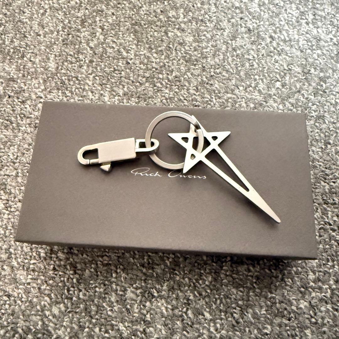 rick owens pentagram Palladio キーホルダー Rick Owens Big Pentagram Keychain Palladio – LESS 17