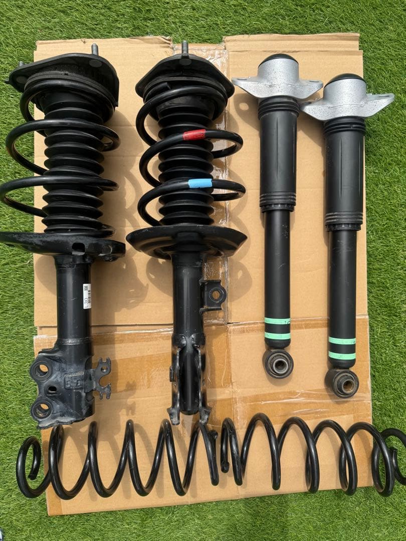 プリウスPHV(ZVW52)サスペンションキット 一式 2202520