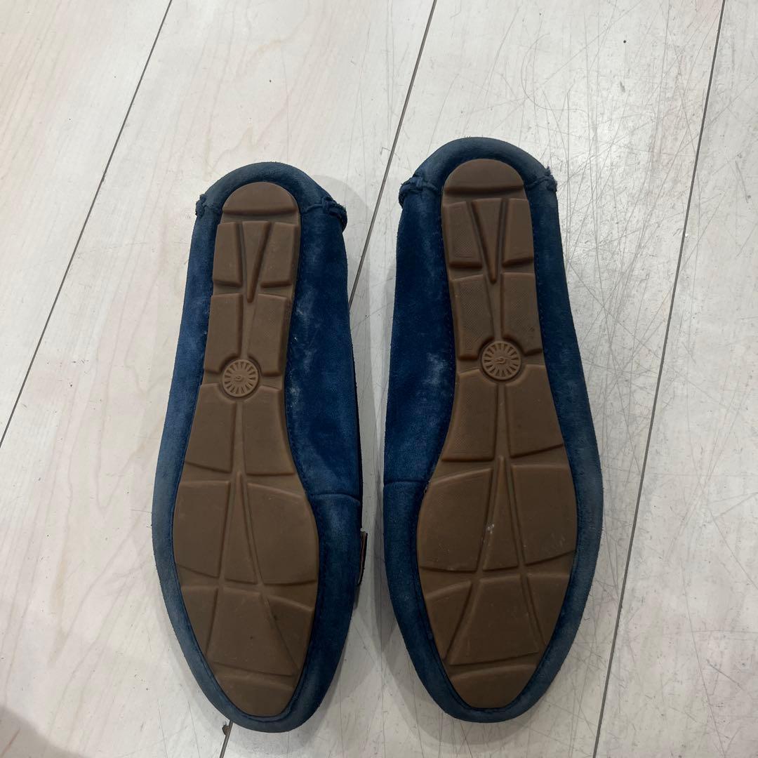 美品UGG ネイビー スエード モカシン - メルカリ
