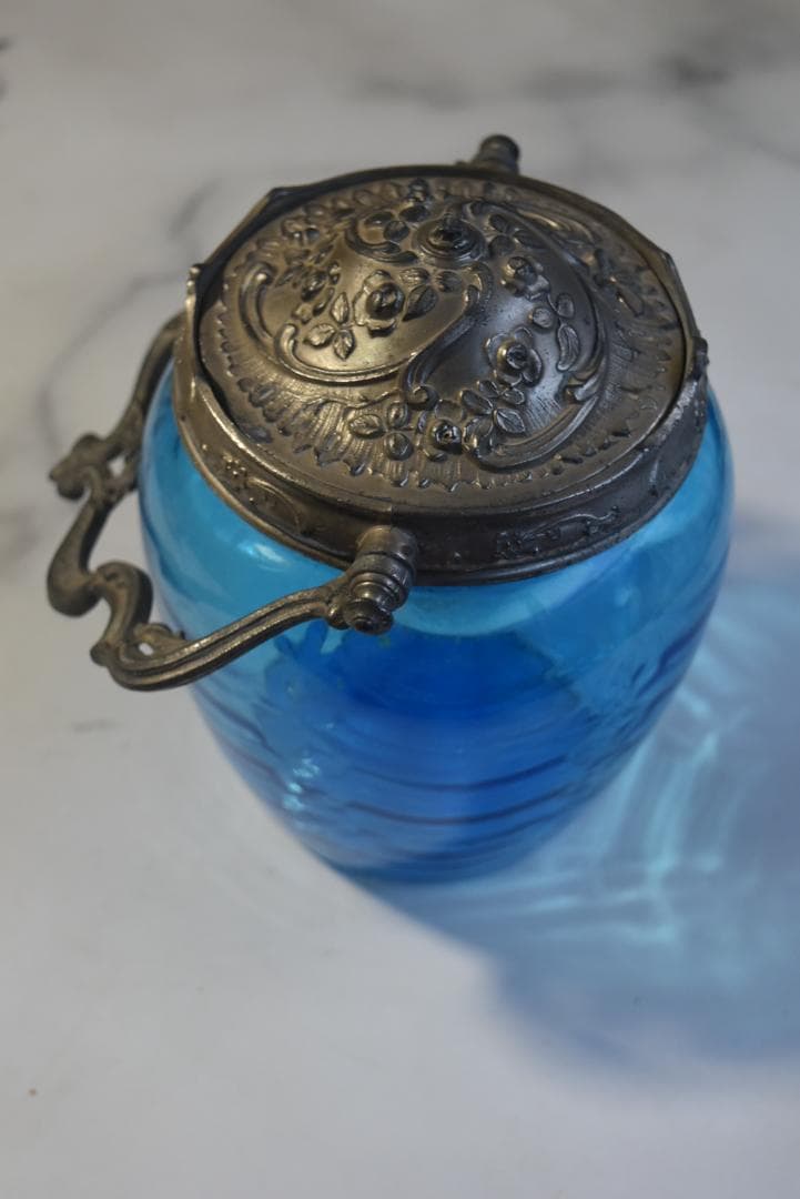 訳有 フランスアンティーク 青いガラスのボンボ二エール・ビスケット