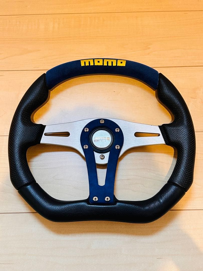 【最終値下】MOMO momo ステアリング ハンドル トレック 最終値下】MOMO momo ステアリング ハンドル トレック - メルカリ