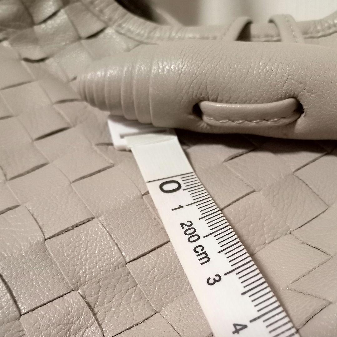 イントレチャート ショルダーバッグ 本革 / ゴート山羊革 グレージュ