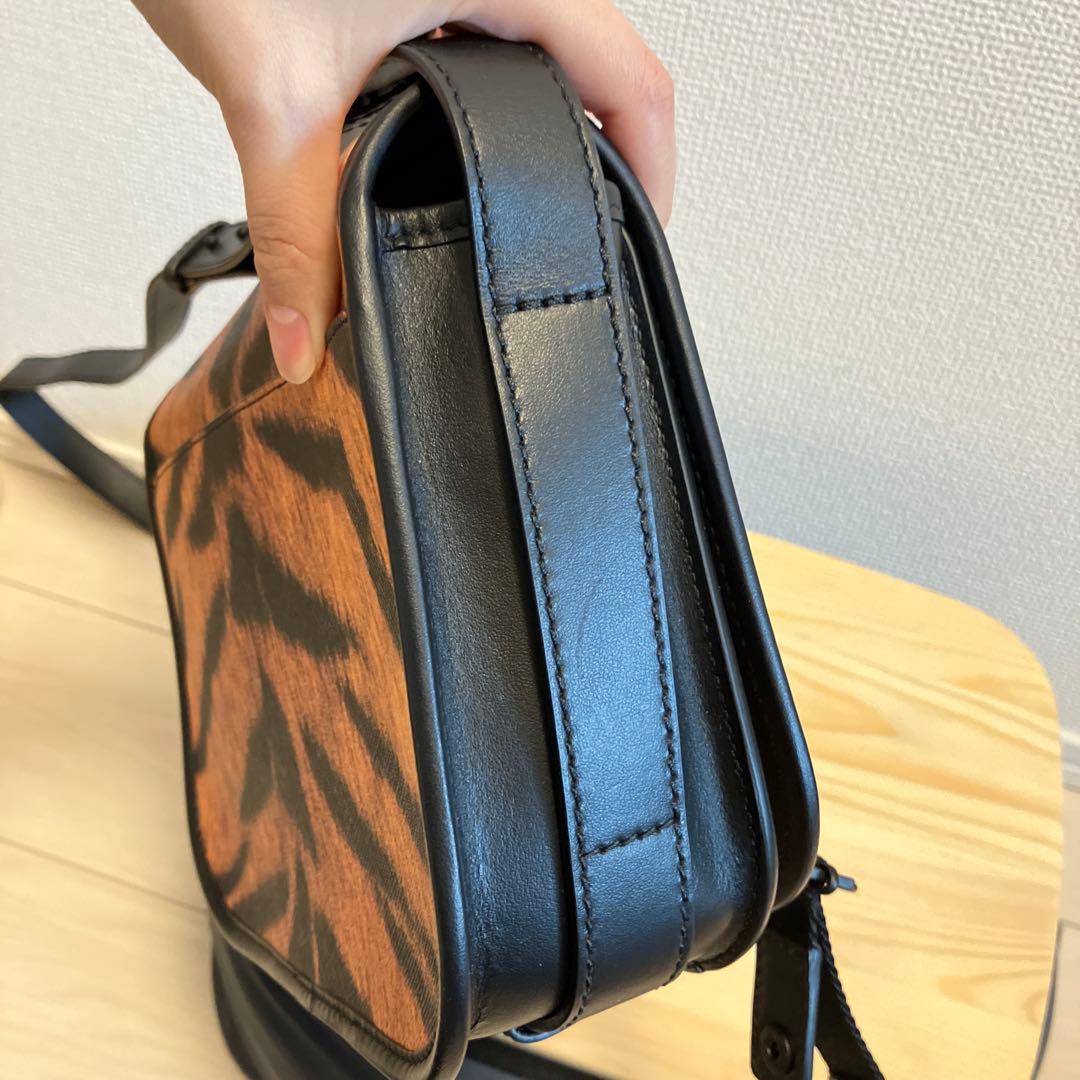希少】Burberry ショルダーバッグ 虎柄 タイガー - メルカリ