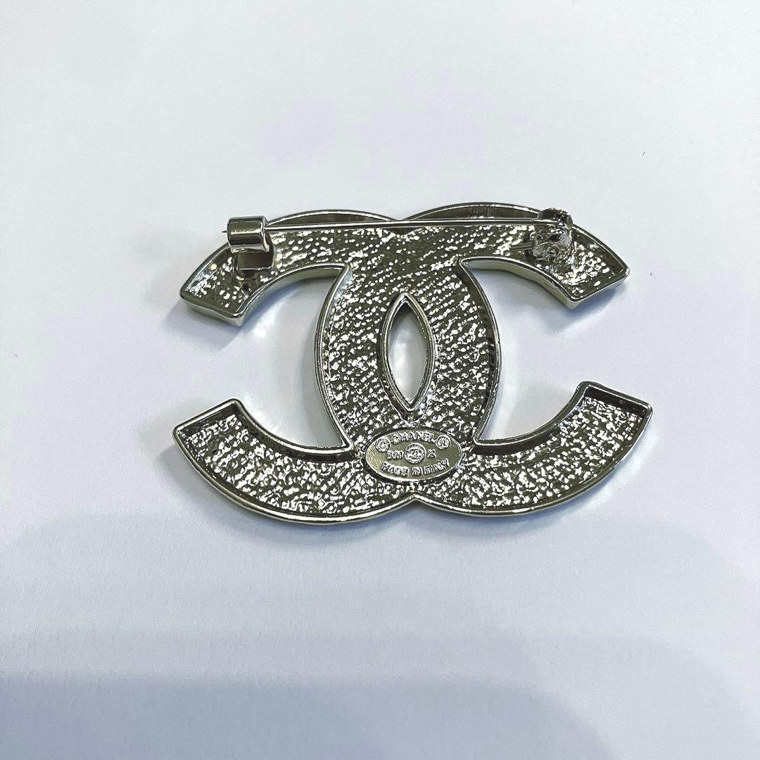 CHANEL シルバー ブラック CCロゴ ブローチ ノベルティ - メルカリ