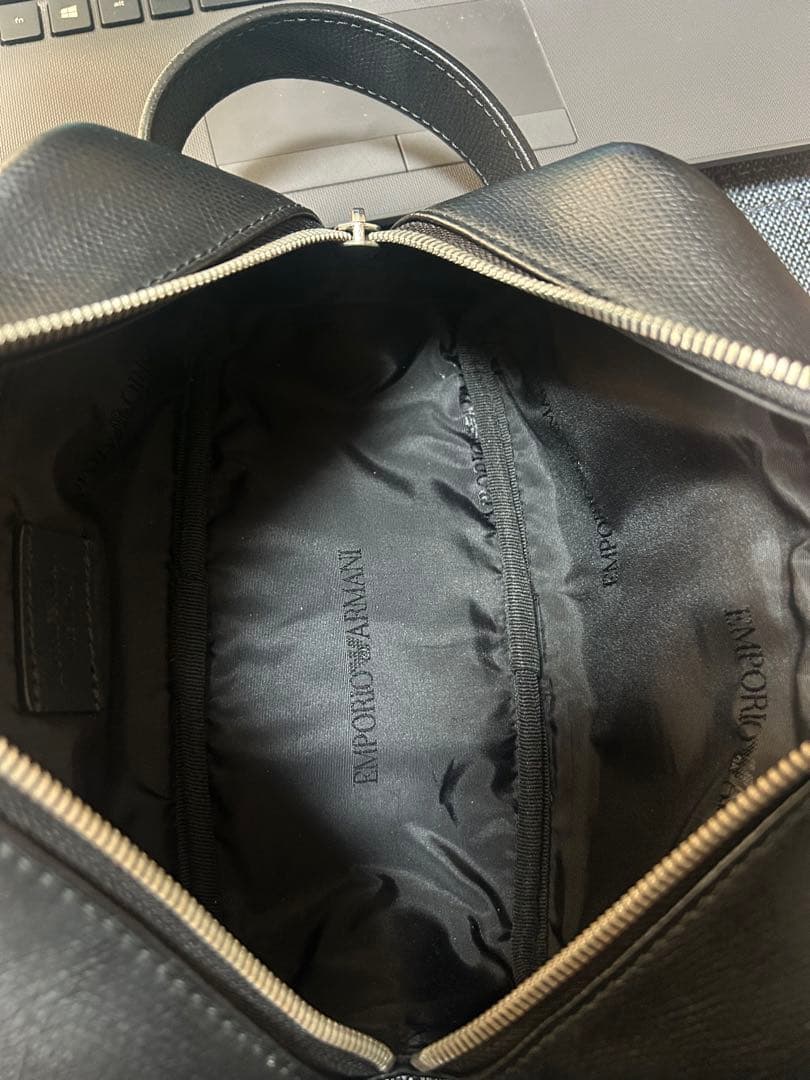 《極美品》EMPORIO ARMANI メンズ レザー ロゴ金具 セカンドバッグ