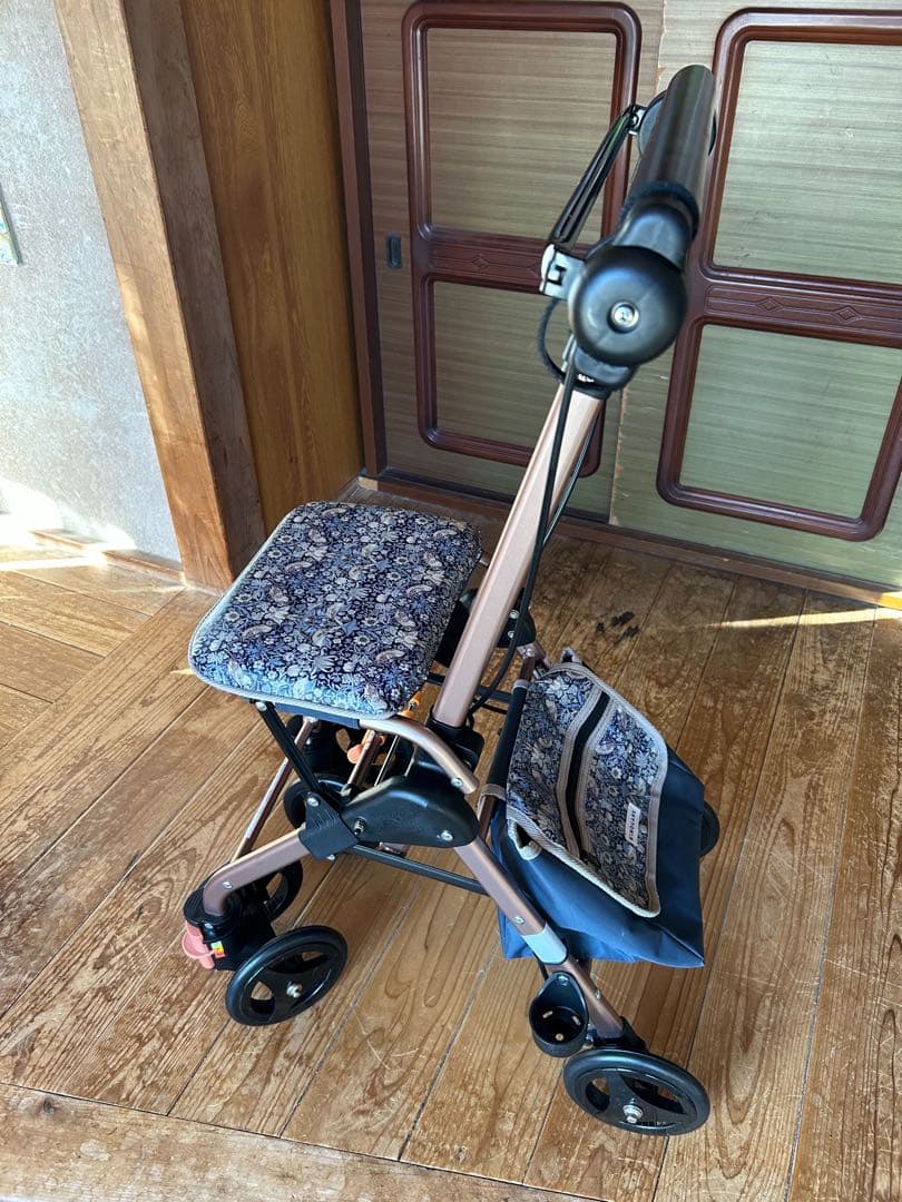 美品 シルバーカー 折り畳み 軽快KウォーカーIIW コンパクト