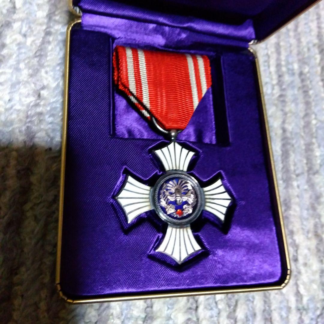 日本赤十字社勲章、ピンバッチ付き