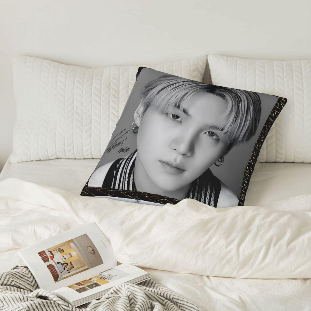 BTS シュガ クッションカバー45×45 SUGA ユンギ - メルカリ