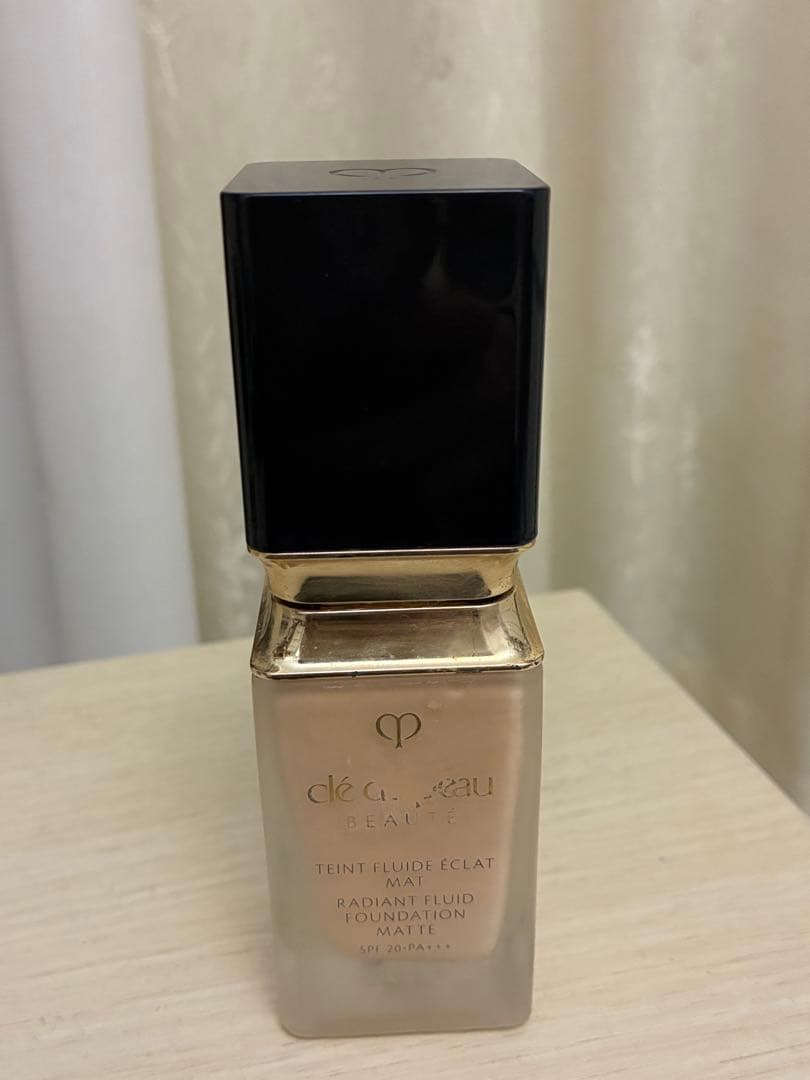 クレ・ド・ポー ボーテ タンフリュイドエクラ マット ピンクオークル00