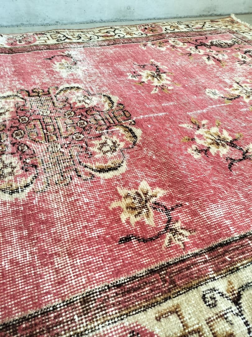 ローズレッドの上品シノワズリラグ No.742 - メルカリ