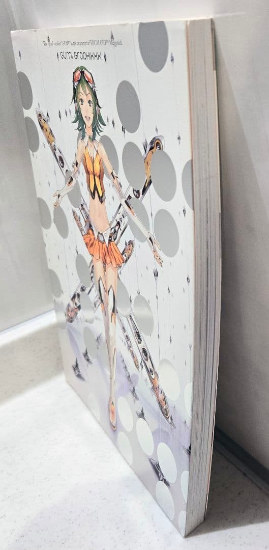 GUMI GRAPHIXXX: GUMI 5th アニバーサリー公式アートブック - メルカリ