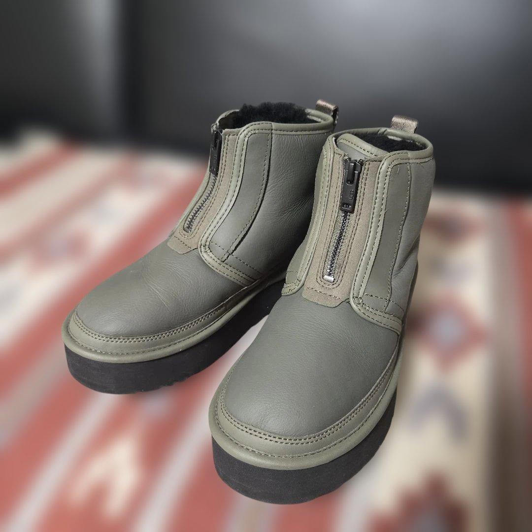 UGG Neumel Platformムートンブーツ ヘイリービーバー着用モデル