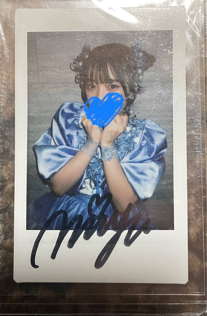 梅田みゆ 直筆サイン入りチェキ CUTIESTREET - メルカリ