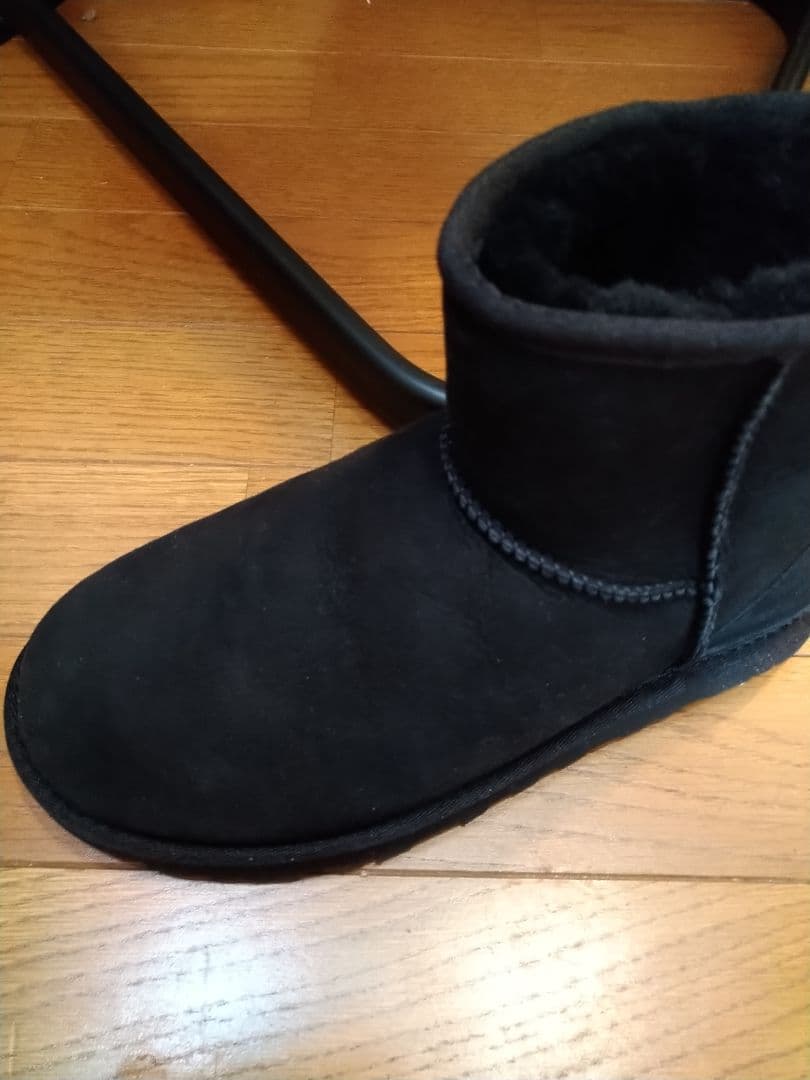 【試し履きのみ！】UGG　ブラック ムートンショートブーツ　25.0cm