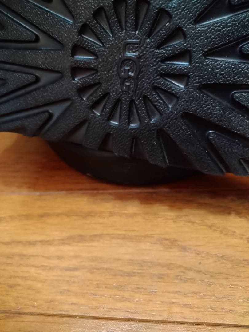 【試し履きのみ！】UGG　ブラック ムートンショートブーツ　25.0cm