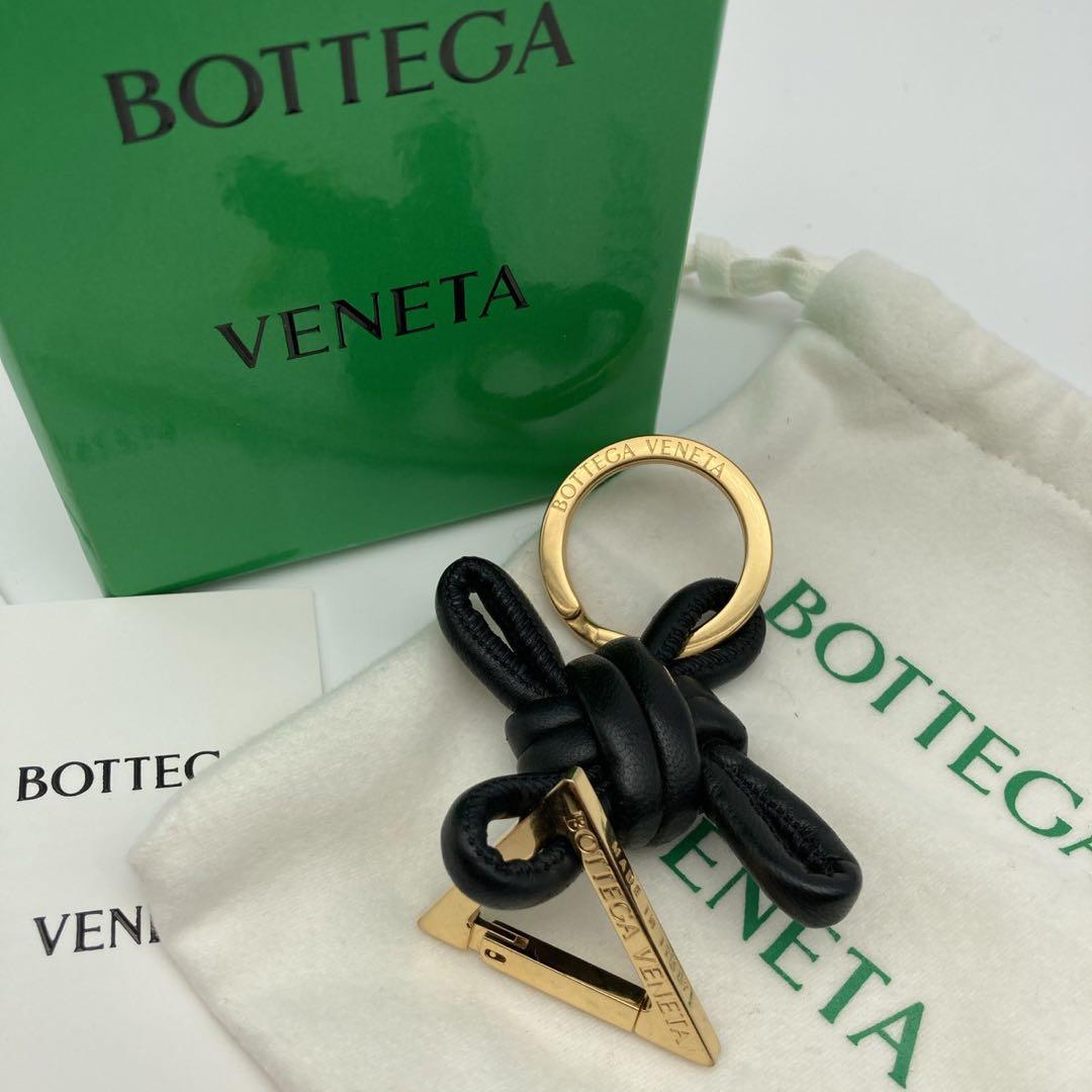 ボッテガヴェネタ トライアングル ツイスト チャーム キーホルダー ブラック 楽天市場】ボッテガヴェネタ BOTTEGA VENETA トライアングル